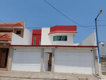 Casa en venta con recámara en planta baja en Jardines de Mocambo Boca del Río Veracruz