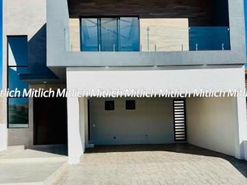 Casa en venta con recámara en planta baja Fracc. Bosque Real$7,250,000