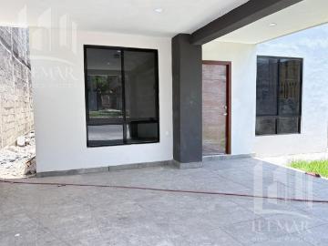 CASA EN VENTA CON RECAMARA EN PLANTA BAJA SOBRE AV. PRINCIPAL
