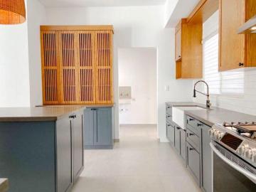 Casa en venta con Recamara principal en planta baja y 324 m2 privada al norte en La Mirada