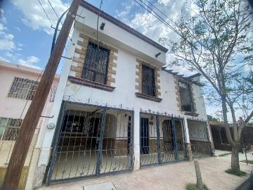 Casa en venta con recámaras en planta baja en Col. Filadelfia