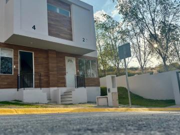 Casa en venta con seguridad 24/7 y escuelas dentro