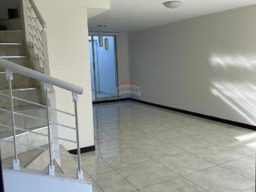 Casa en venta conjunto jardin americano tumbaco