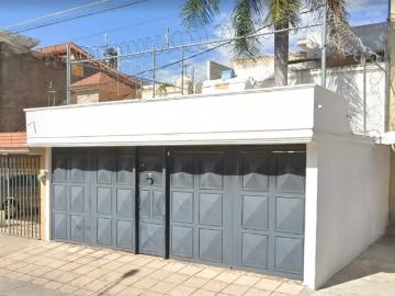 !Casa En Venta De Adjudicación Bancaria Ubicada En Independencia Oriente, Guadalajara, Jalisco!