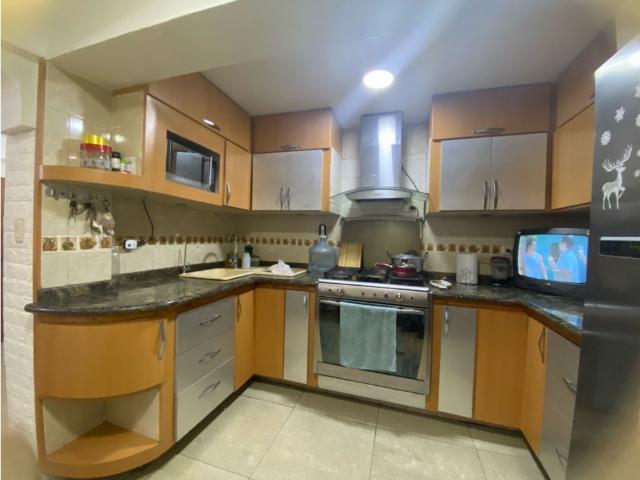 Casa en Venta de dos niveles en Catia 39000