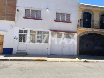 Casa en venta de dos plantas en colonia Santa Maria 4