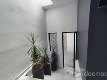 Casa en venta de un piso en col La Paz, Puebla, a una calle de av. Teziutlán