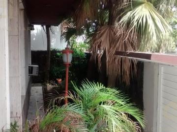 Casa en Venta de una planta, con amplios espacios, varios espacios de estacionamiento y muy cerca de