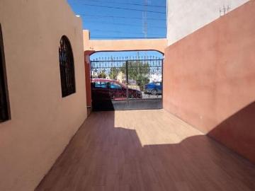 Casa en venta de una planta al nororiente de Saltillo, excelente como inversiòn