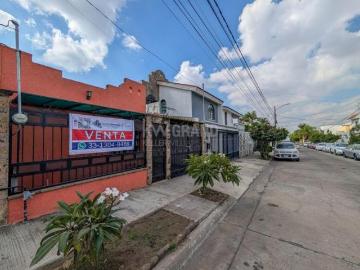 Casa en Venta de una planta en Fraccionamiento Revolución, Tlaquepaque