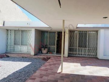 Casa en venta de una planta en San Isidro, Torreón 528 m² y 4 recámaras