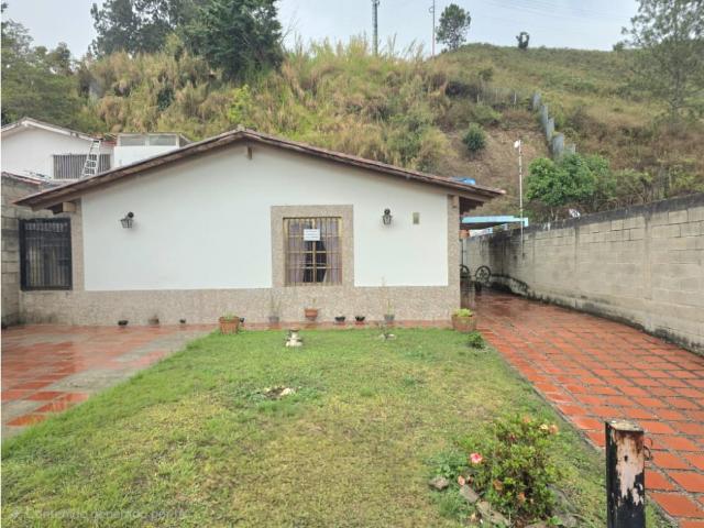 Casa en venta de una planta Urbanización La Fontanera Los Teques