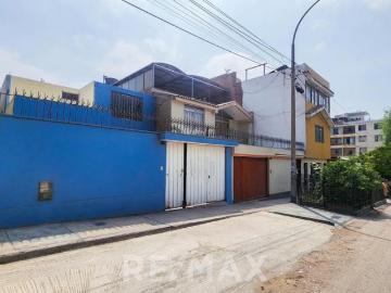 CASA EN VENTA DE 160M2 FRENTE A PARQUE EN SJL