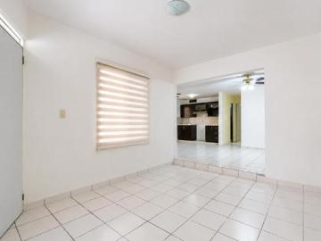 Casa en venta de 2 pisos, con dormitorio en planta baja, en Residencial las Etnias