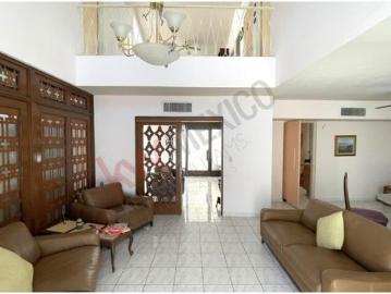 Casa en Venta de 2 plantas con portón eléctrico y terraza