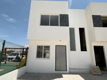 CASA EN VENTA DE 2 RECAMARAS SOBRE PROL BERNARDO QUINTANA
