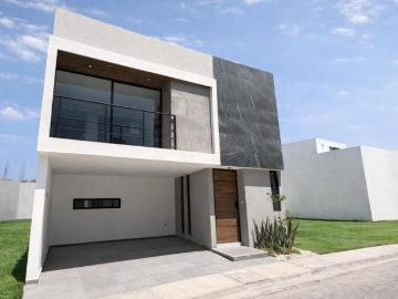 CASA EN VENTA DE 3 NIVELES COMPLETAMENTE NUEVA CON ROOF GARDEN Y ESPACIOS AMPLIOS