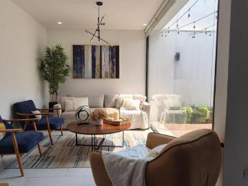 Casa en venta de 3 niveles en Santoral 1, García, N.L. Zona Dominio Cumbres