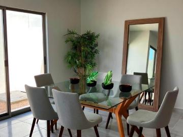 Casa en Venta de 3 Recamaras en Privada en Avenida Huayacan, Quintana Roo