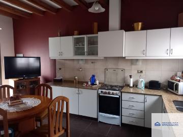 Casa en venta de 4 dormitorios c/ cochera en Luzuriaga