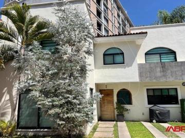 Casa en venta dentro de coto exclusivo en Ciudad Granja, Zapopan