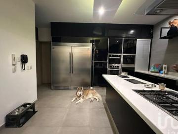 CASA MODERNA, CON ACABADOS DE LUJO EN VENTA DENTRO DE COTO EN BUGAMBILIAS SEGUNDA SECCION