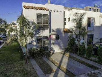 Casa en Venta dentro de coto en Tesistan,Zapopan,Jal