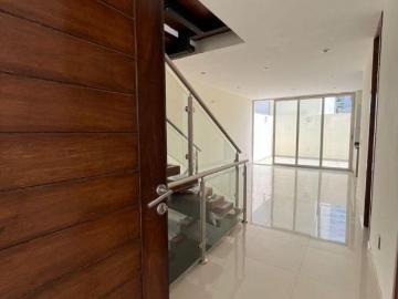 CASA EN VENTA DENTRO DE COTO EN VALLE IMPERIAL