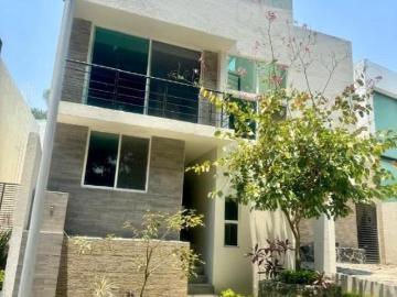 Casa en venta dentro de residencial Corintos, Burgos