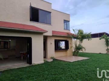 Casa en venta, exclusivo fraccionamiento con vigilancia, zona norte, Cuernavaca, Morelos