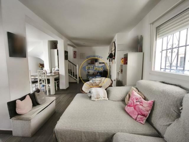 Casa en venta en Muro de Alcoy. Tu hogar ideal en Muro de Alcoy! Espacio, modernidad y comodidad en una casa lista para entrar a vivir. Casas Muro de.