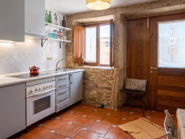 Casa en venta en Muros. Casa de piedra restaurada en el casco histórico de Muros, cerca de la playa. Casas.