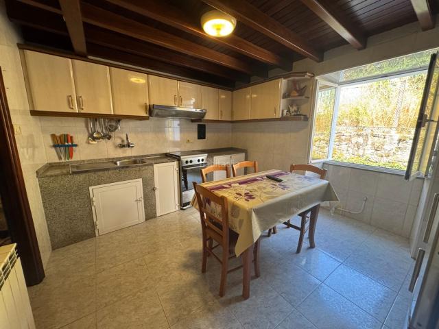 Casa en venta en Muros. CASA HABITABLE EN LUGAR ESPIÑAREDO, AYUNTAMIENTO DE MUROS. Casas.