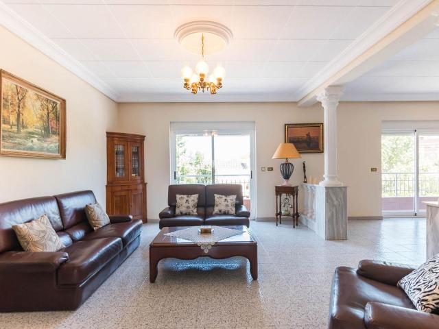 Casa en venta en Murcia, Aljucer. Villa independiente de 305 m2 sobre más de 550 m2 de terreno privado con posibilidad de piscina en Aljucer. Casas.