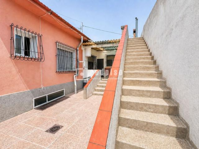 Casa en venta en Murcia, Juan de Borbón. Chalet independiente situado entre Juan de Borbón y Avenida Reino de Murcia. Casas.