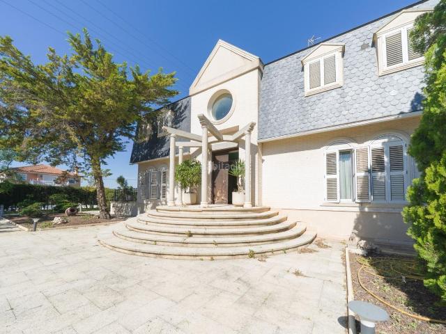 Casa en venta en Murcia, Puente Tocinos. Espectacular Villa de Lujo a un paso del Centro de Murcia. Casas.