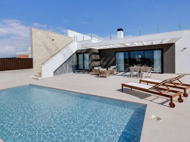 Casa en venta en Mutxamel, Bonalba Cotoveta. Villa con vistas al mar junto a Playa de Campello, San Juan y Bonalba Golf Mutxamel, Alicante. Casas.