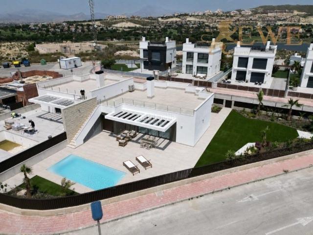 Casa en venta en Mutxamel, Bonalba Cotoveta. Villa moderna con piscina privada junto a Bonalba Golf Resort. Casas.