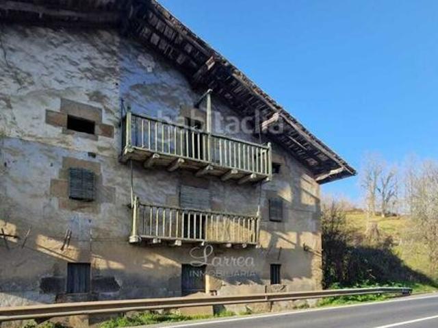 Casa en venta en Muxika. Caserío bifamiliar en Muxika en venta. Junto a la parada de autobús. Casas.