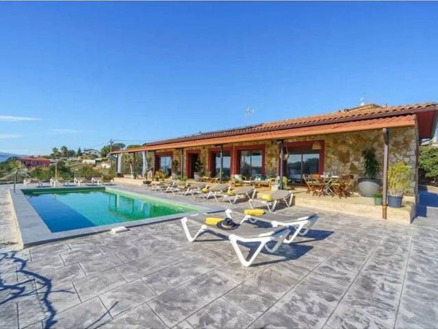 Casa en venta en Maçanet de la Selva, de 350 m² 5 habitaciones por 666.000
