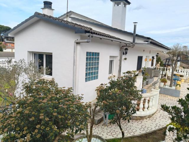 Casa en venta en Maçanet de la Selva, Montbarbat. ¡URGE VENTA!ESPECTACULAR PROPIEDAD CON DOS VIVIENDAS TOTALMENTE INDEPENDIENTES A 10 MIN. DE LLORET DE MAR. Casas Maçanet de la.
