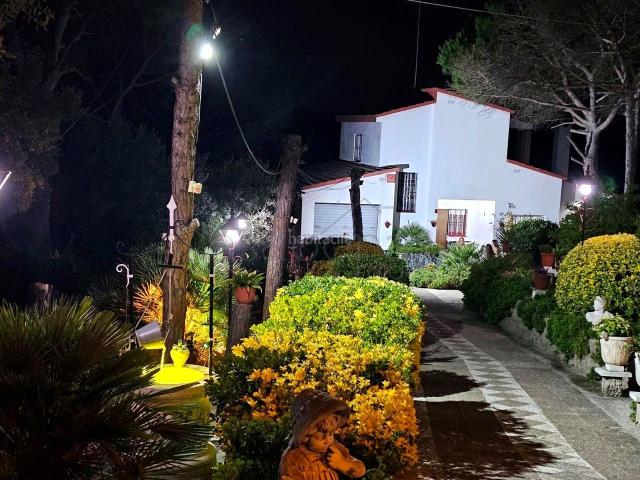 Casa en venta en Maçanet de la Selva, Mas Altaba El Molí. MAÇANET DE LA SELVA. CASA 150 m2, JARDÍN, PISCINA, 4 HABITACIONES, 2 BAÑOS, A 10 minutos COSTA BRAVA BLANES. BUEN ESTADO. Casas Maçanet de.
