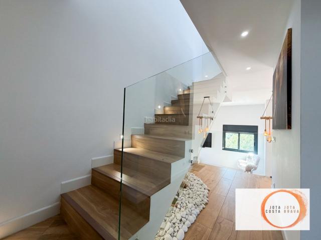 Casa en venta en Maçanet de la Selva, Residencial Park. CASA REFORMADA CON 4 HABITACIONES Y 3 BAÑOS EN MAÇANET. Casas Maçanet de la.