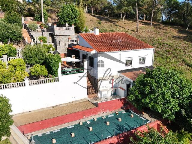 Casa en venta en Maçanet de la Selva, Residencial Park. Encantadora casa con vistas despejadas en Residencial Park. Casas Maçanet de la.
