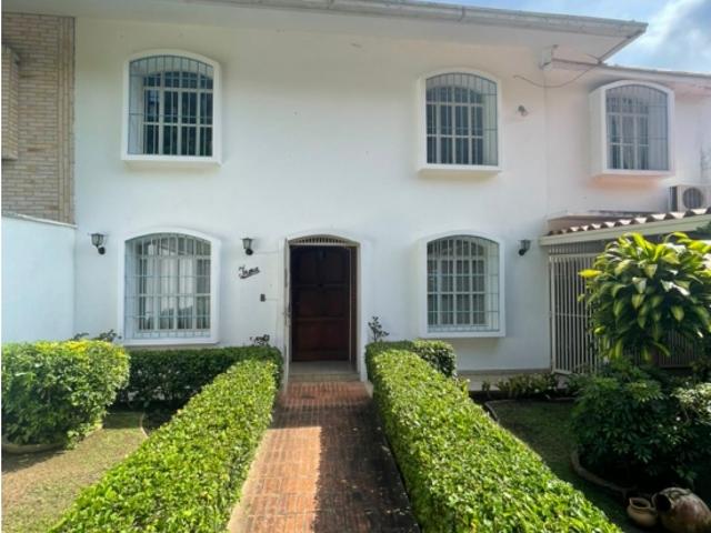 Casa en Venta en Macaracuay 530mts/5H+S/4B+S/2P