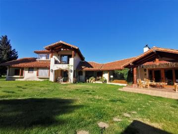 Casa en Venta en Machalí Condominio Parque San Fuentes 6D + 5B