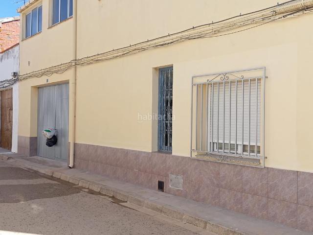 Casa en venta en Madrigueras. casa que da a dos calles. Casas.
