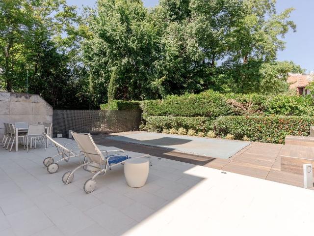 Casa en venta en Madrid, Canillas. Chalet pareado en Arturo Soria. Casas.
