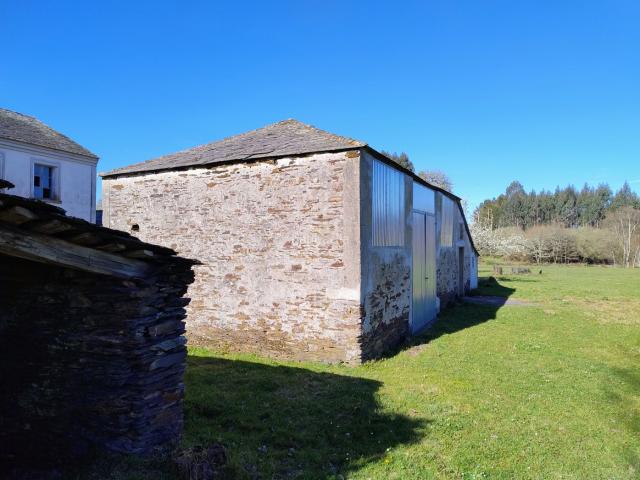 Casa en venta en Begonte. CASA Y FINCA EN VENTA EN CARBALLIDO, BEGONTE. Casas.