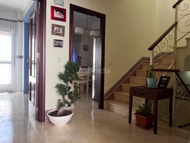 Casa en venta en Mairena del Alcor. CASA ADOSADA CON SÓTANO Y PORCHE PARA COCHE EN EL CHORRILLO. Casas Mairena del.